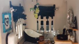 Elcheapo dollhouse bathroom – smashed!
