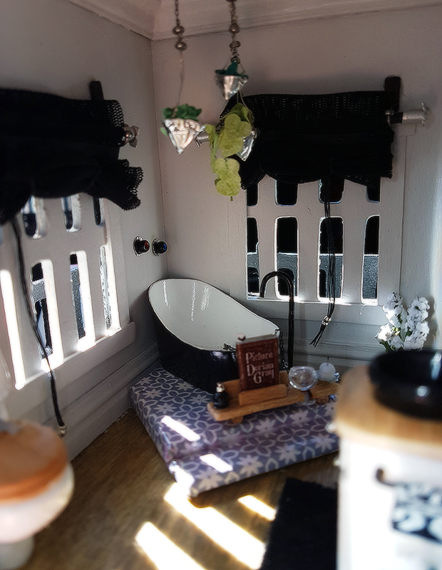 dollhouse bathroom 2