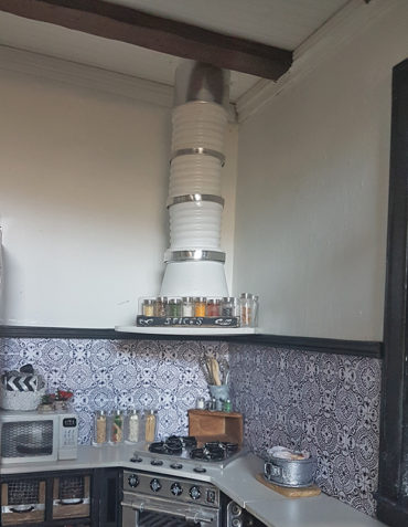 Range hood, Microwave and Shelving
